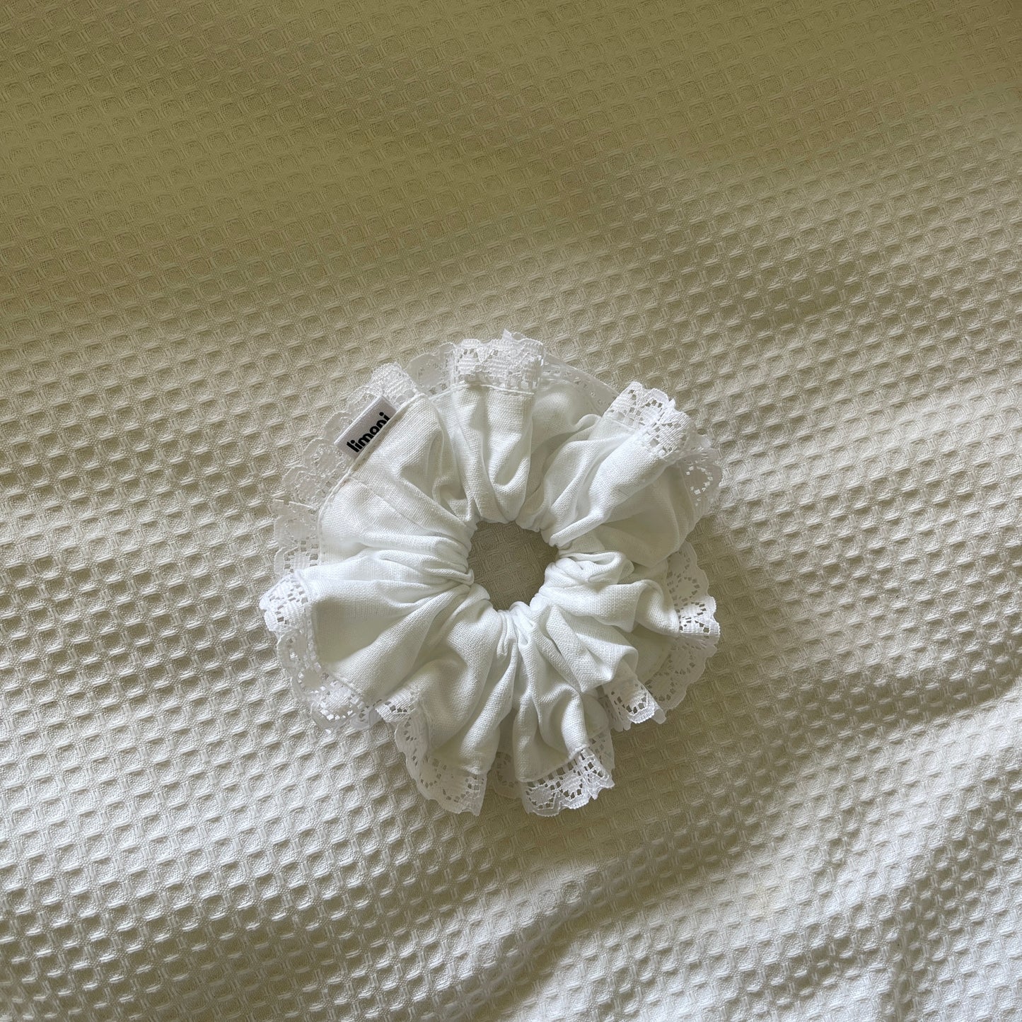 Offcut scrunchie - White
