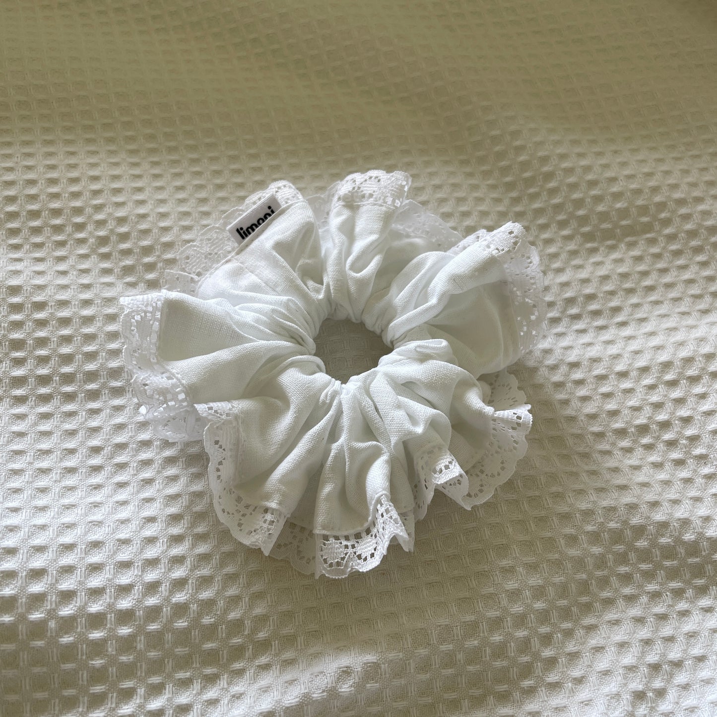 Offcut scrunchie - White