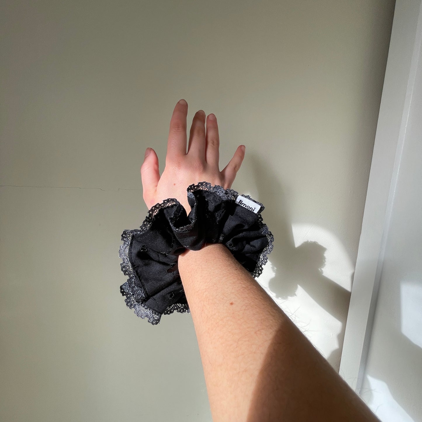 Offcut scrunchie - Black