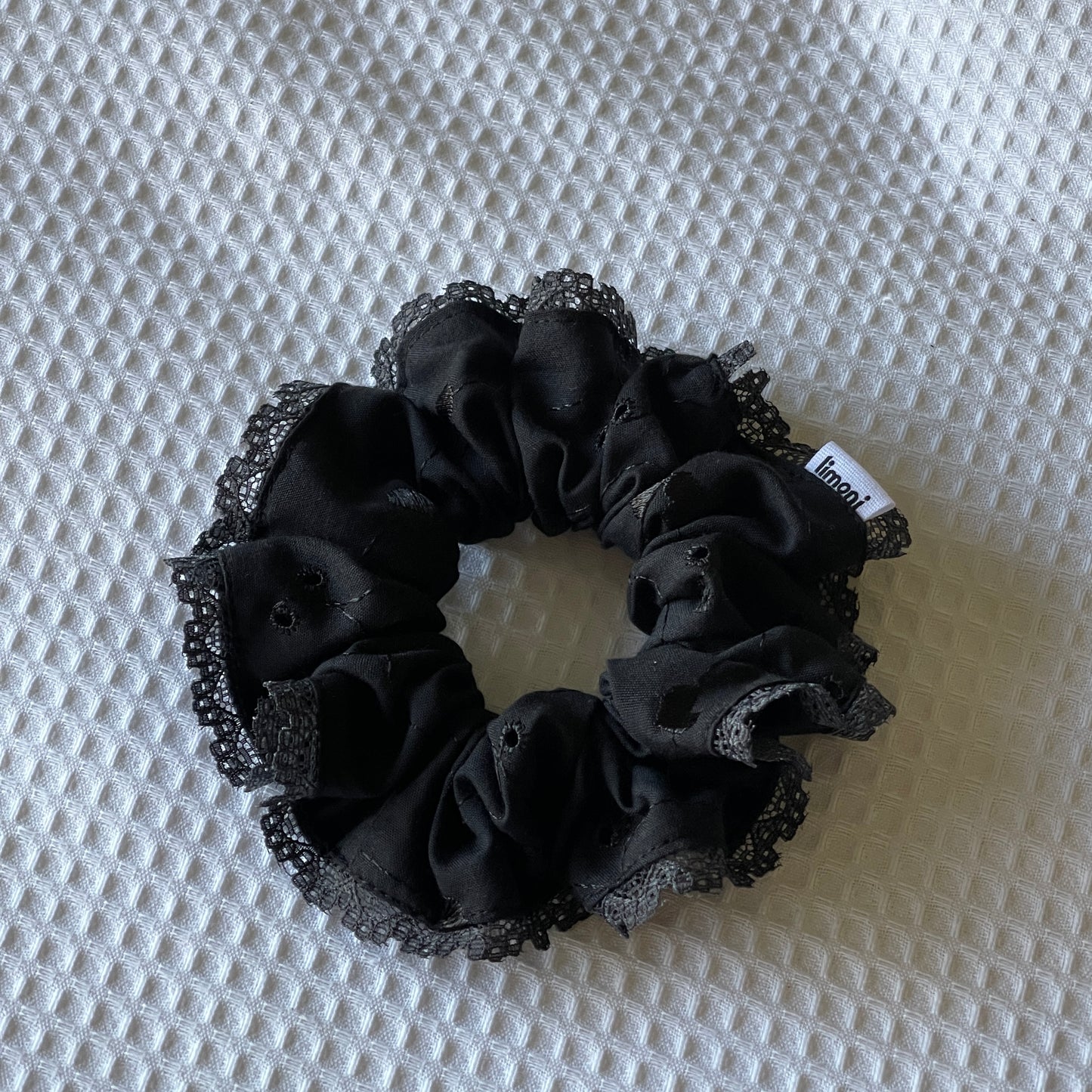 Offcut scrunchie - Black